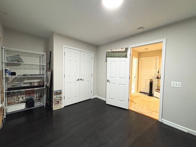 Building Photo - Beautiful 3 Bed 3.5 Bath Interior Townhome In Vibrant Brambleton Landbay