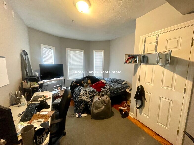 Building Photo - 48 Derby St