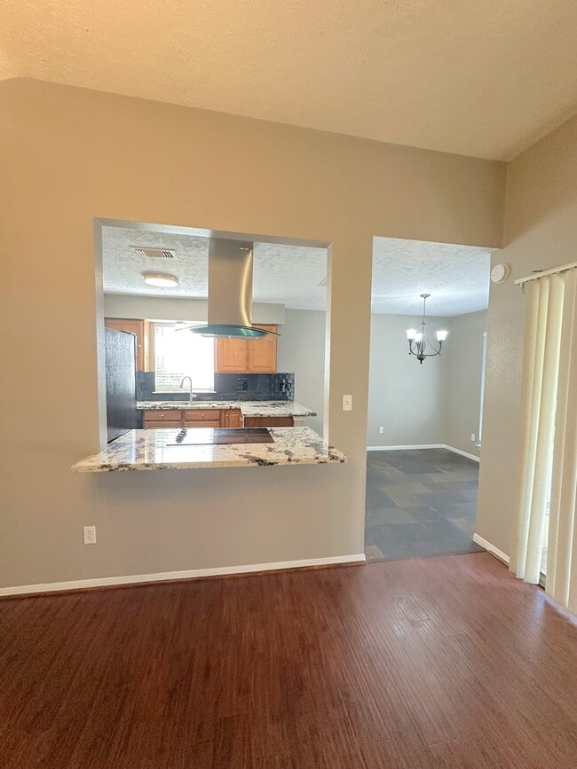Building Photo - 21314 Highland Knolls Dr