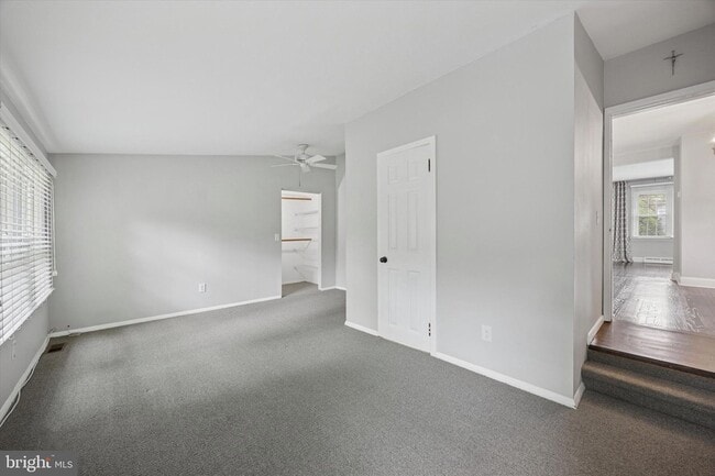 Building Photo - 704 Cedar Ave