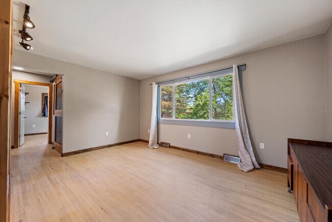 Building Photo - Updated 2 Bedroom Home in North Park Hill | Fresh Paint & Prime Denver Location