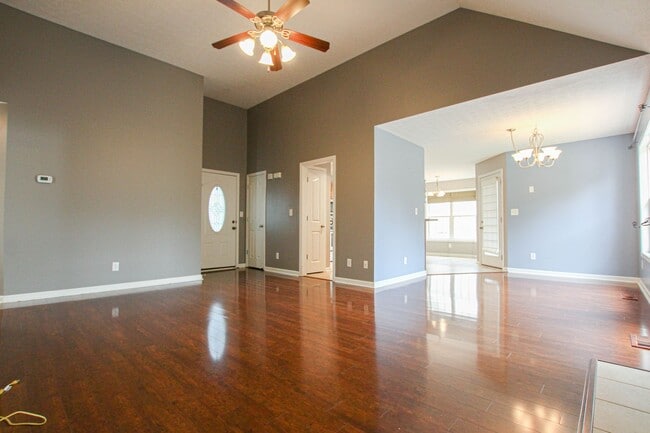 Building Photo - Pet Friendly Three Bedroom!