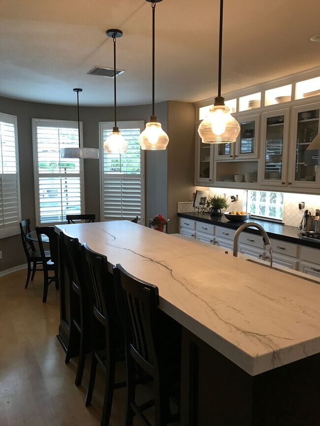 Building Photo - 5 Bed, 5 bath cul-de-sac Executive Home