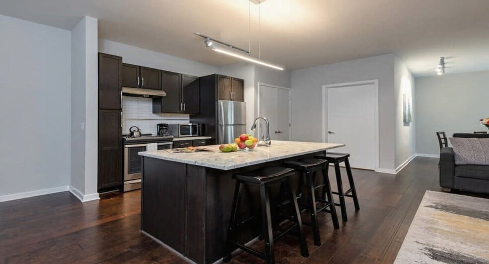 Building Photo - 411 N Akard St