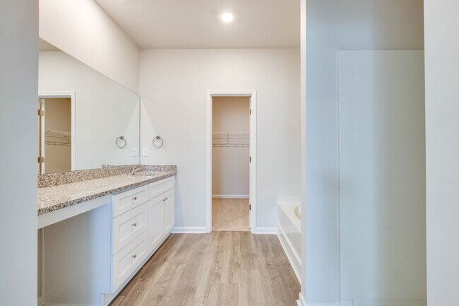 Building Photo - 2404 Alberto Dr