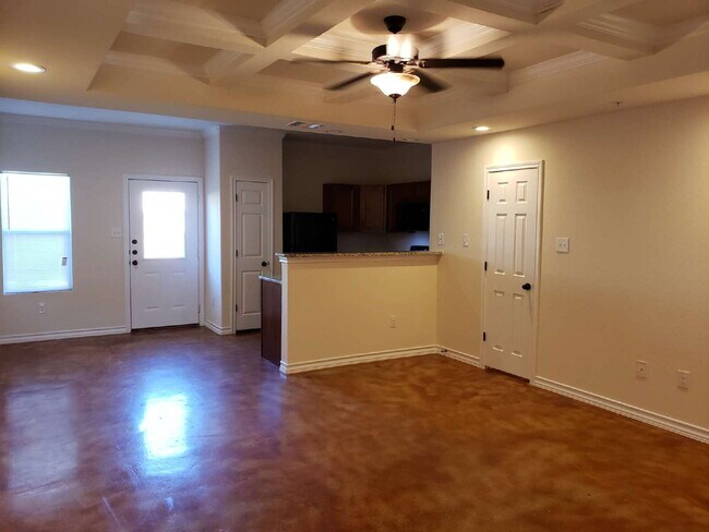 Building Photo - Spacious 3 Bed / 2.5 Bath Townhome in Quiet North Side Community