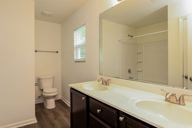 Building Photo - 137 Autumn Bluff Cir