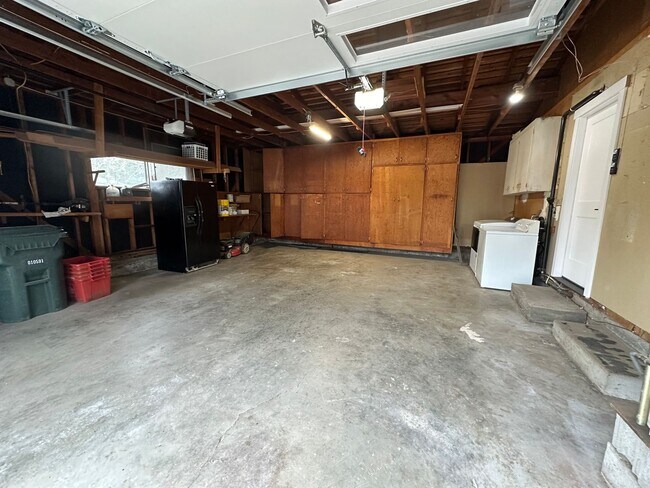 Building Photo - ½ Month Free! Beautifully Updated 3-Bedroom Ranch, Exceptional Amenities, Fenced Backyard, and 2-...