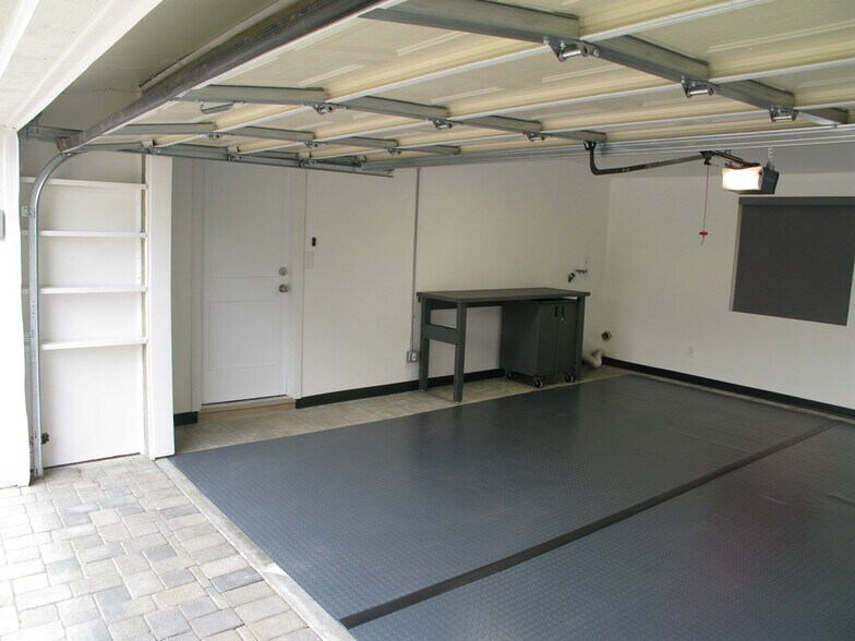 Building Photo - 5137 E Vista Hermosa St