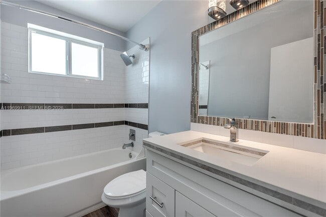 Building Photo - 326 SE 3rd Terrace