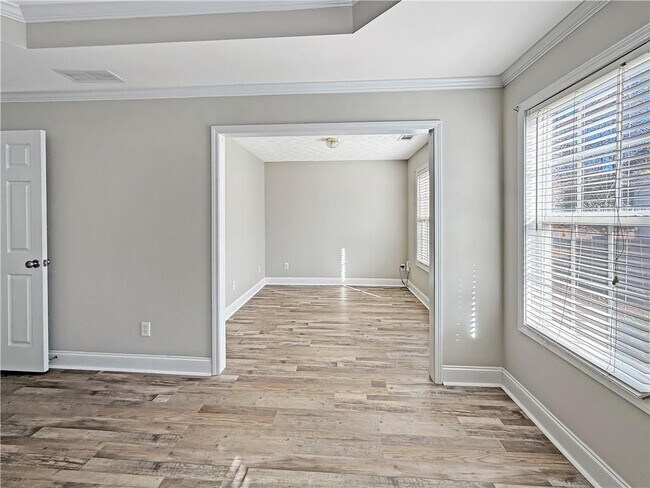 Building Photo - 3028 Express Ln NE