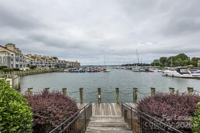 Building Photo - 18861 Vineyard Point Ln