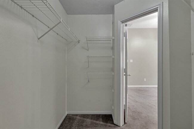 Building Photo - 318 Paradise Ln