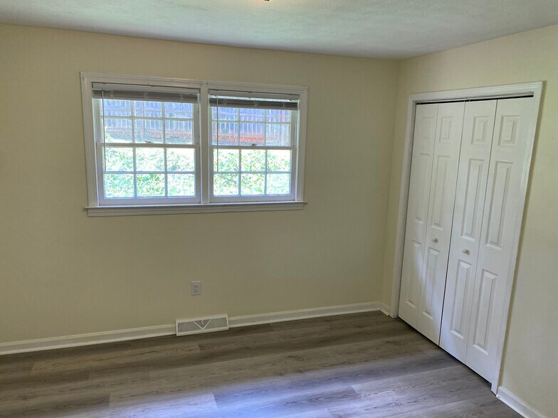Building Photo - 231 Berea Forest Cir