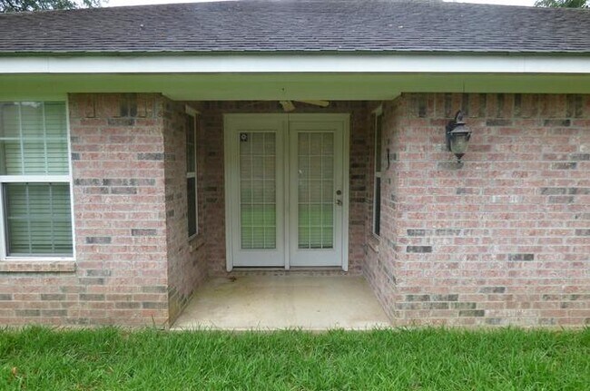 Building Photo - 636 St James Pl