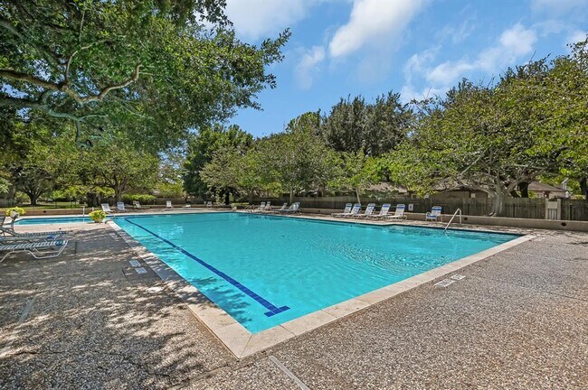 Building Photo - 11528 Riverview Dr