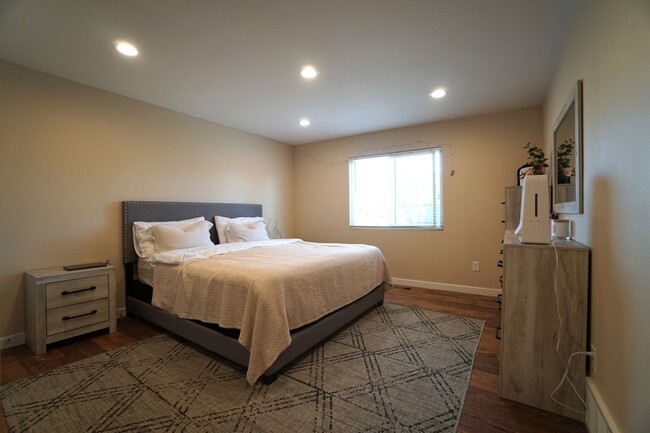 Building Photo - 7980 Camfield Cir