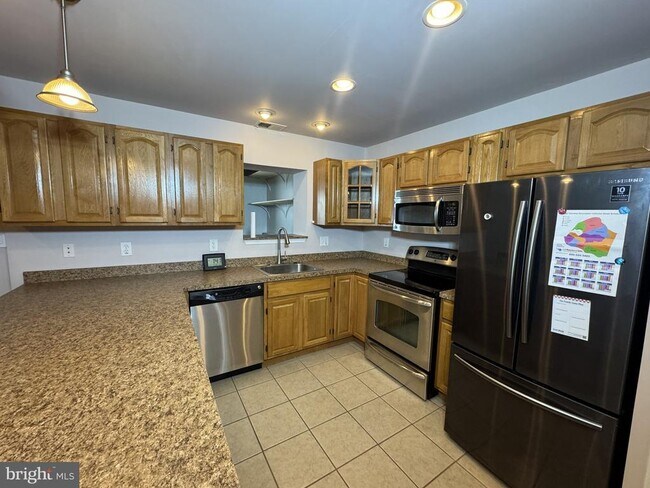 Building Photo - 832 Woodchuck Ln