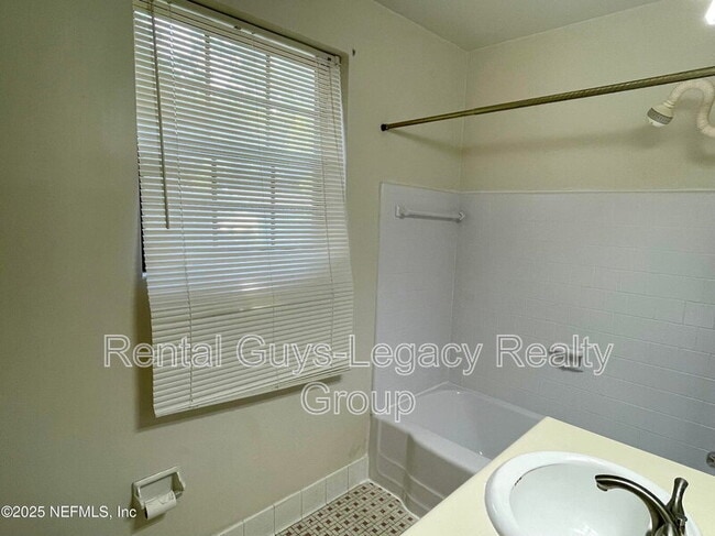 Building Photo - 5261 Quan Dr