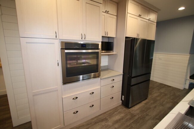 Building Photo - 9010 Sahalee Dr