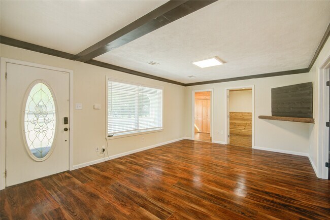 Building Photo - 25203 Lakeview Rd