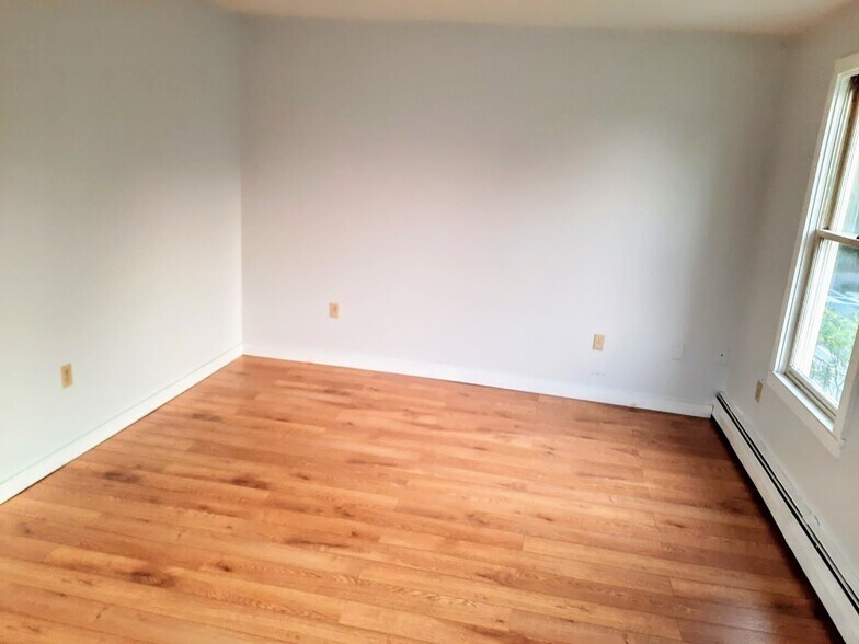 Building Photo - 8 Mulberry St