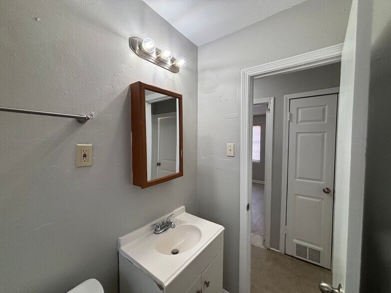 Building Photo - 2551 Dakar Ave