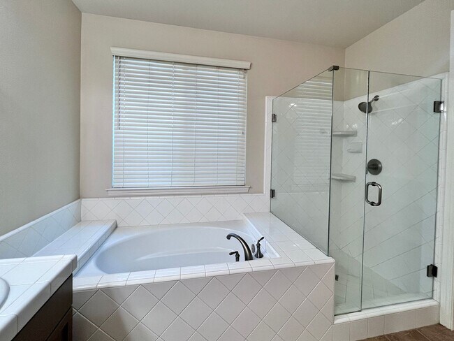 Building Photo - $2,895 Barstow & De Wolf, 4 Bedroom House - Dennis Ave. Clovis / Energy Efficient Smart Home