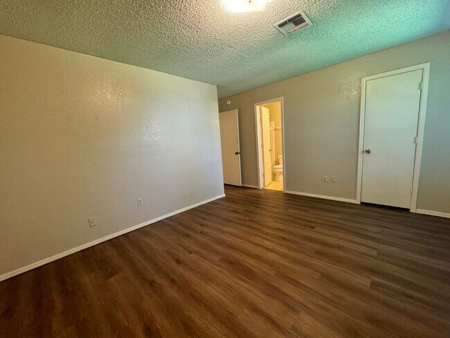 Building Photo - 125th East Ave. Duplex