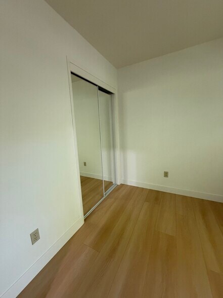 mirrored closet doors - 136 Pryce St