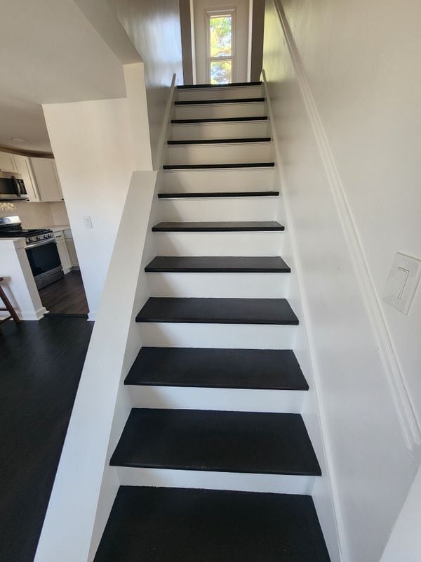 Building Photo - 5679 Valleyview Dr