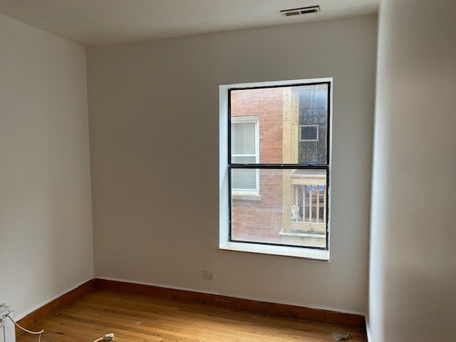 East Bedroom - 4922 N Kedzie Ave