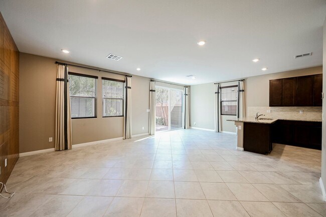 Primary Photo - Look No Further! Lovely 3 Bedroom And 2.5 ...