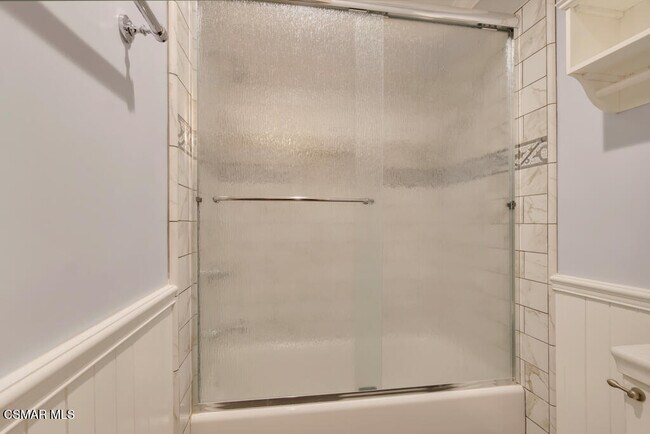 Building Photo - 2076 Hillsbury Rd