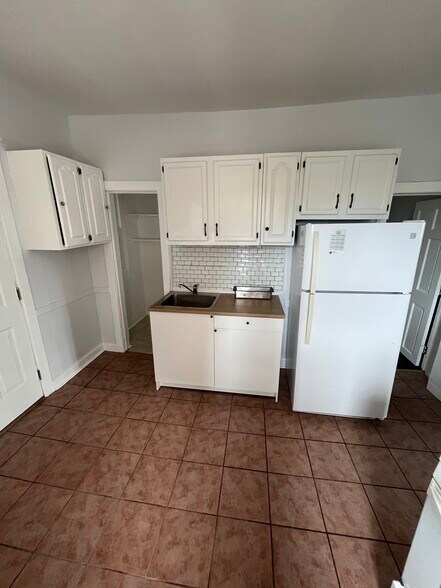 Building Photo - 2415 W Arthington St