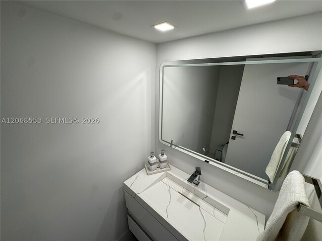 Building Photo - 350 Poinciana Island Dr
