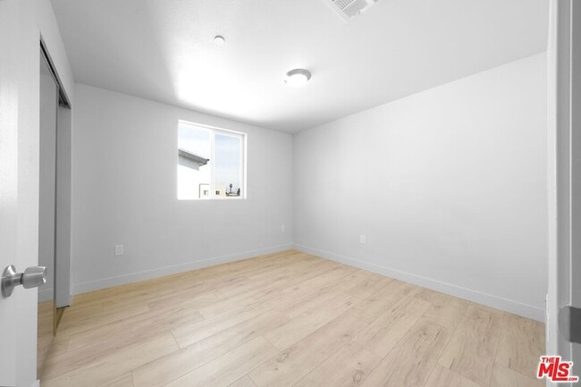 Building Photo - 236 W 84th Pl