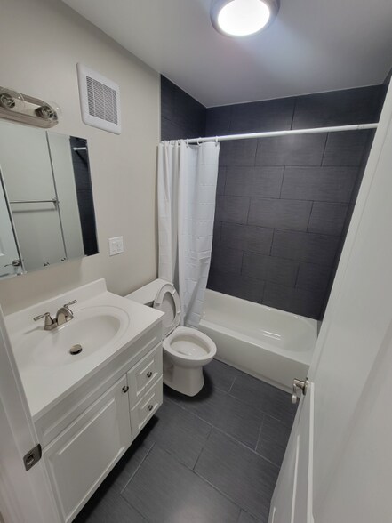 Building Photo - 482 Duane Terrace