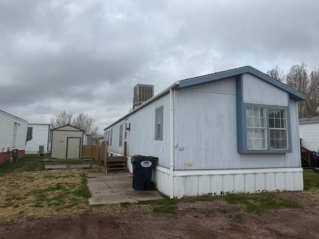 Building Photo - 954 N McCue St