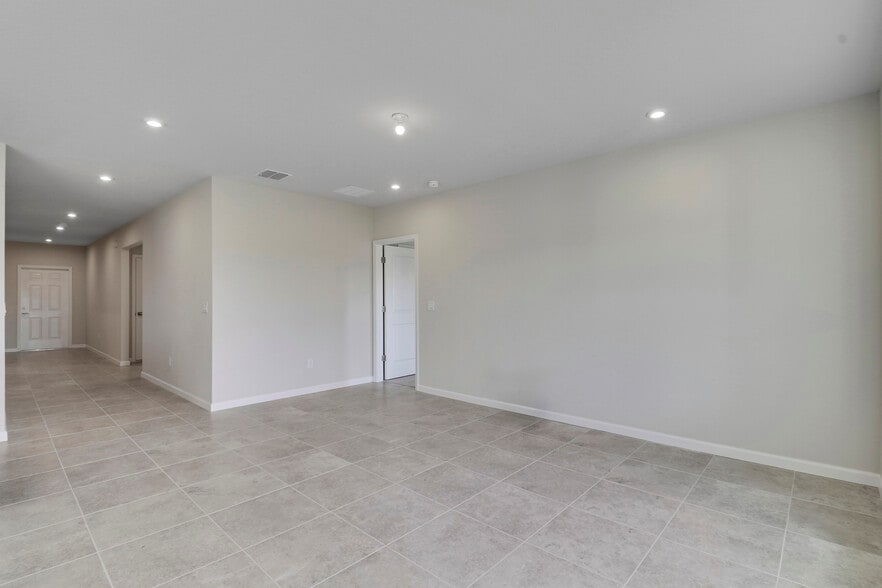 Building Photo - 15404 SW American St