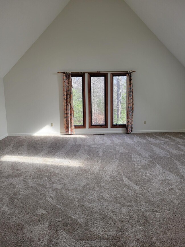 Building Photo - 116 Knollwood Ln