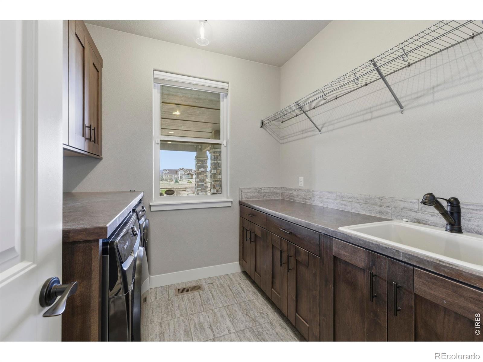 Building Photo - 6862 Wildshore Dr
