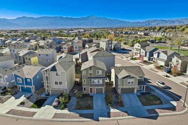 Building Photo - Modern 3bd Home Near Peterson AFB on Power...