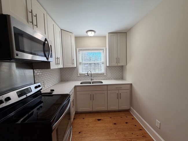 Building Photo - Shorewood Drive