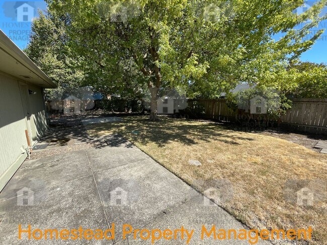 Building Photo - 130 Cottonwood Ct