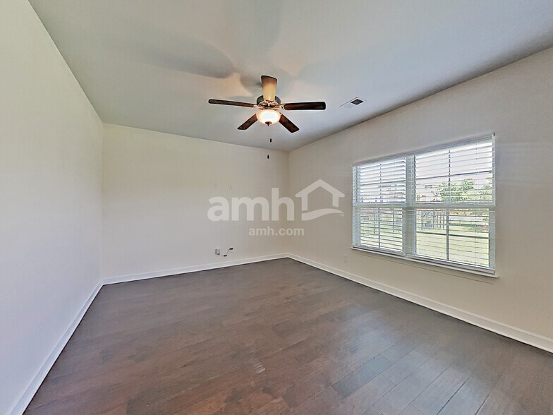 Building Photo - 4343 Freemark Dr