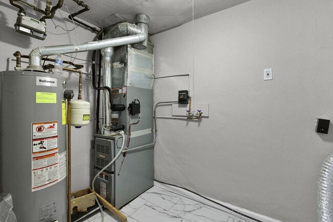 Building Photo - Spacious 3 Bed 1 Bath Home