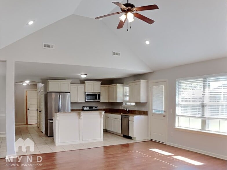 Building Photo - 460 Torino Pl