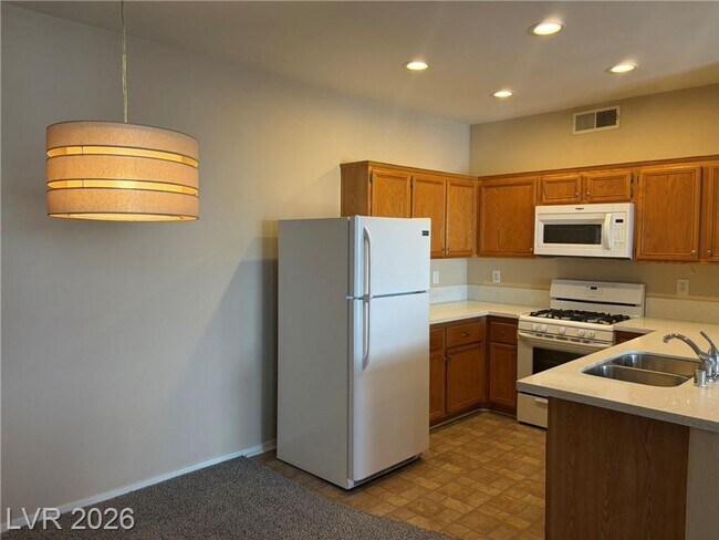 Building Photo - Green Valley 1BR Condo with Quartz Counters, Pool & Covered Parking
