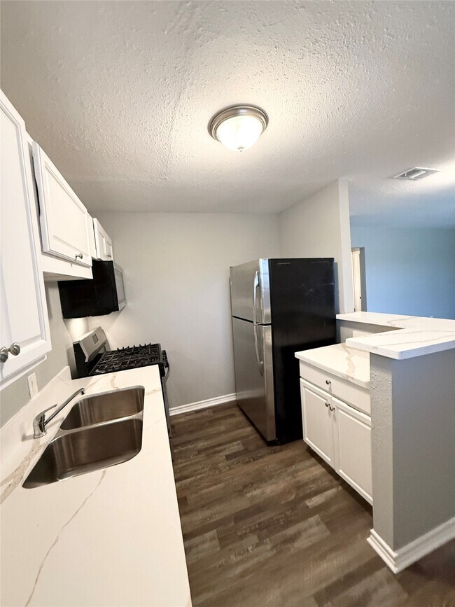 Building Photo - 3643 N MacGregor Way
